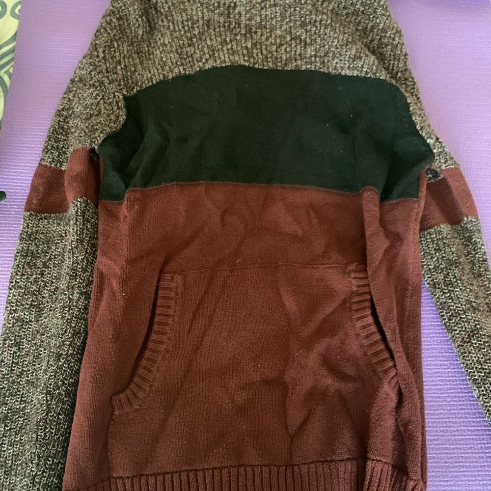 Too small, grey black and maroon colors
